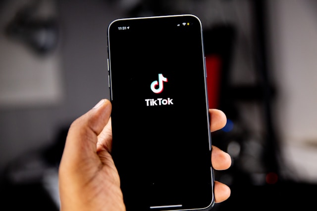 TikTok Lawfluencer Abi Cooper Secures Training Contract