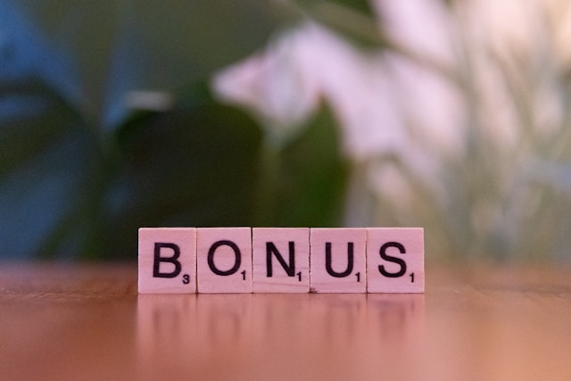 UK Law Firms Turn to Performance-Based Bonuses