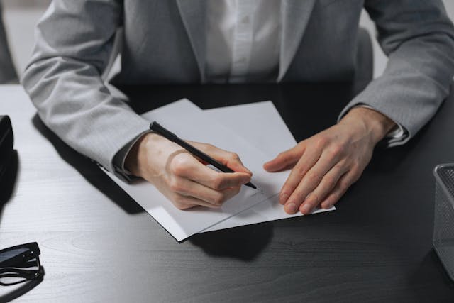 Watchdog Slams Legal Profession as Clients Remain Clueless