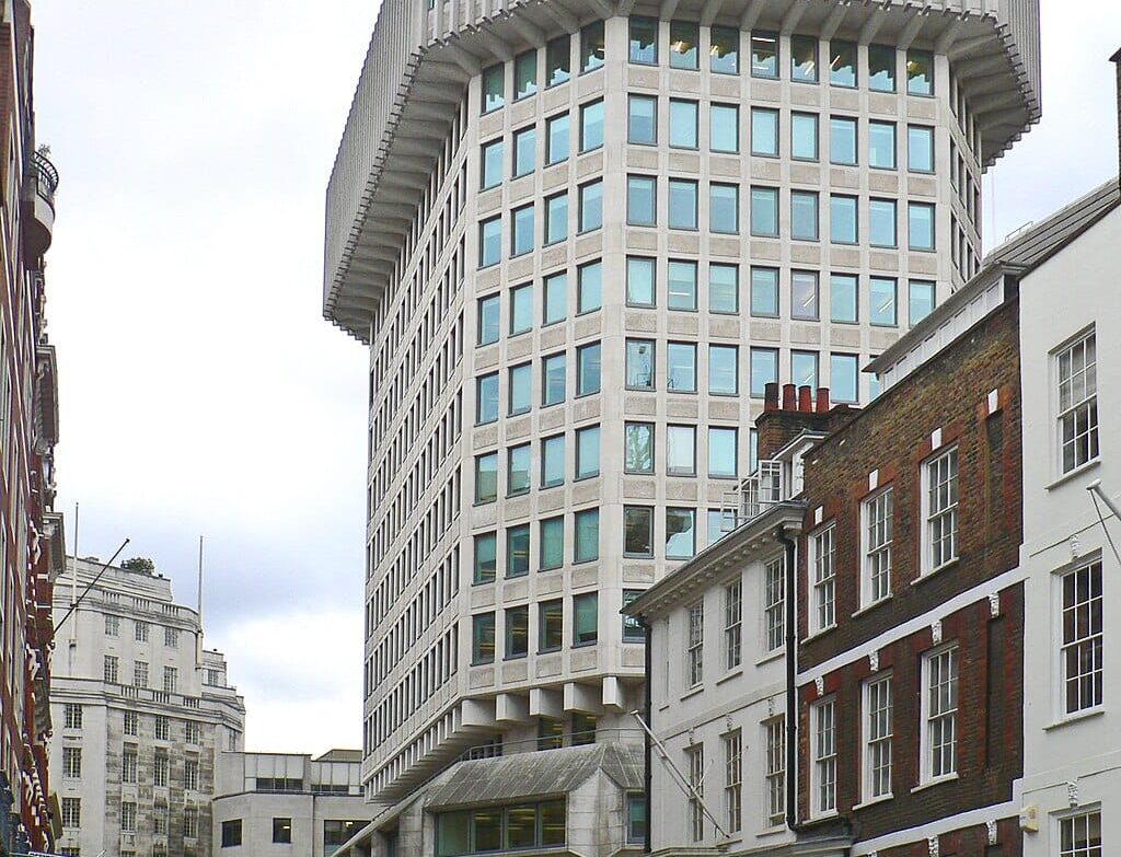 Law Society Demands Pay for Solicitors in MoJ Legal Aid Reform