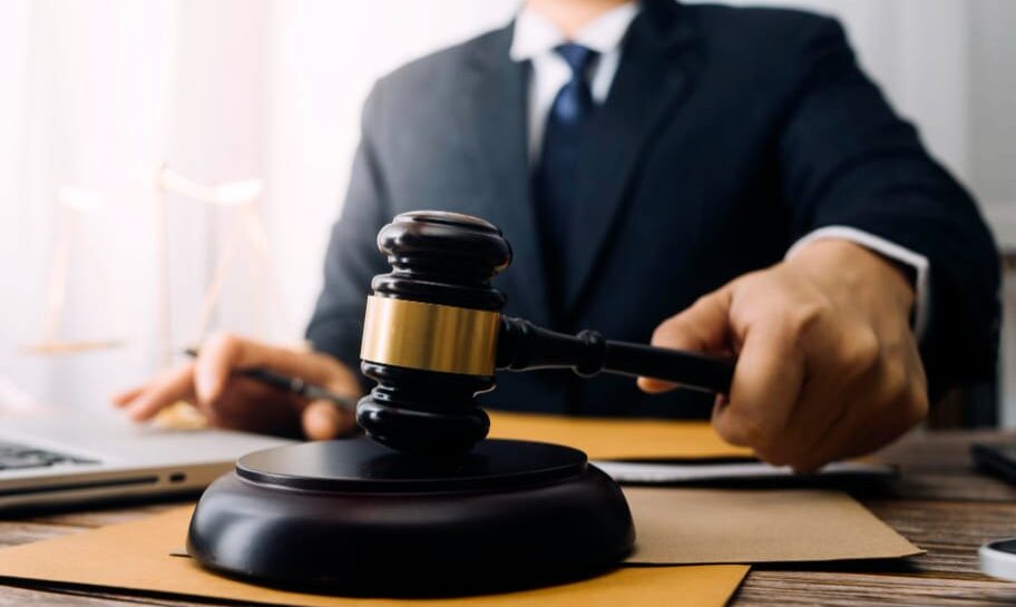 Solicitor Struck Off After Lying About Deposit and Blocking Report