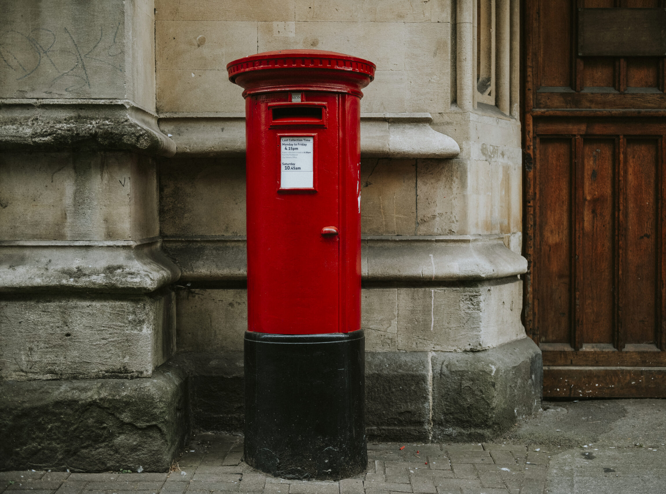 iconic-red-british-mailbox-city-scaled-e1763790080456.jpg