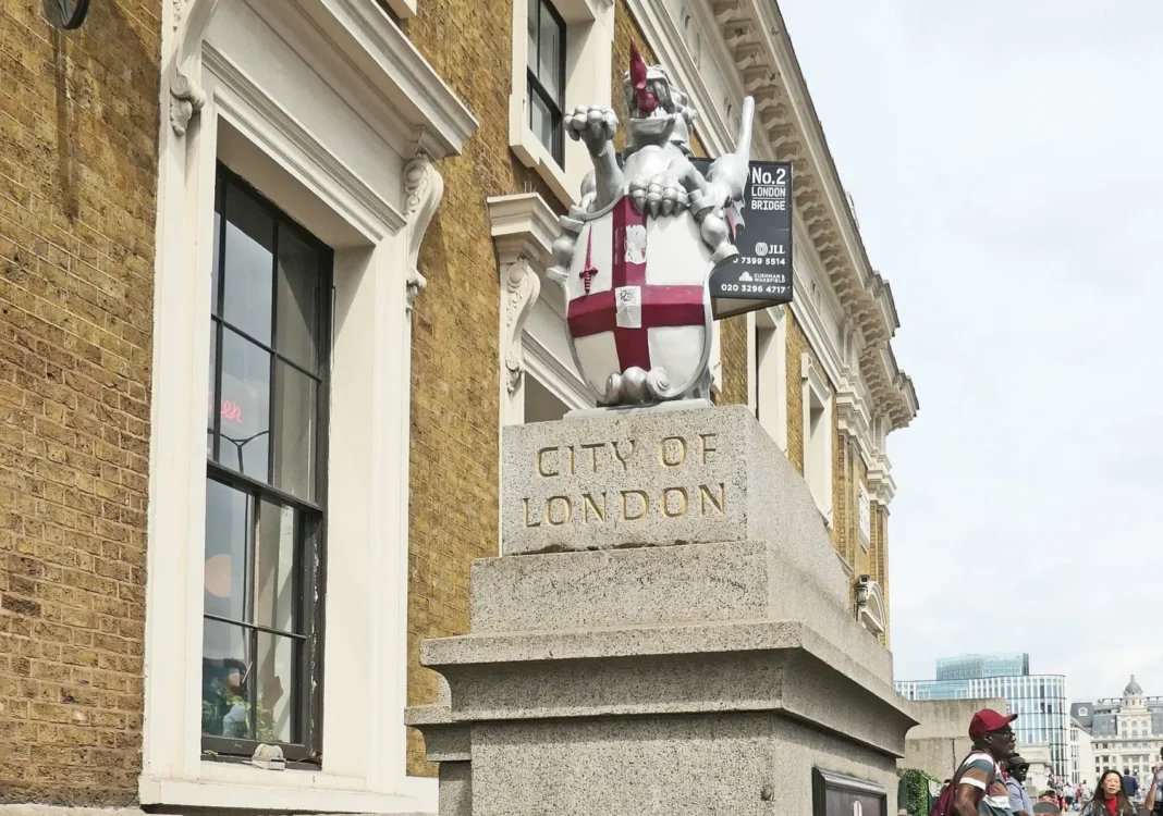 Magic circle trainees earn less and work more than US firm peers